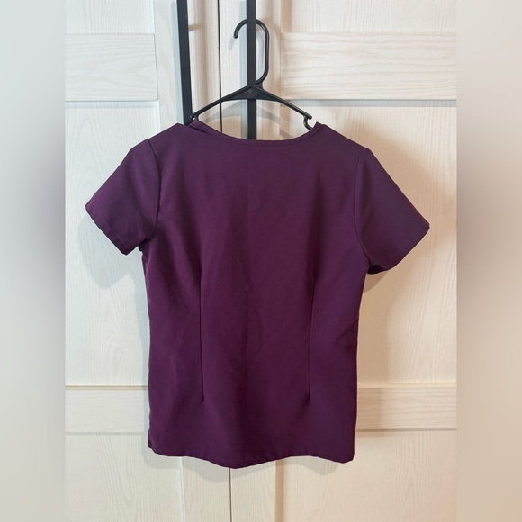 Figs women’s Deep Purple Scrub Set- XS/T Kade Cargo Pant & XXS Casma 3pocket top - Picture 9 of 13